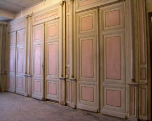 DARB235 - Boiserie impero, con semi-colonne scolpite e porte, epoca inizio '800, metri lineari 13 x H m 3